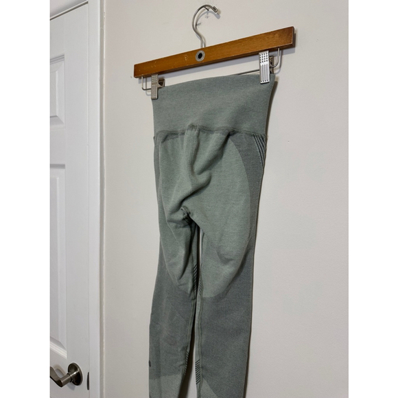 Women’s Lululemon mint green leggings size 4 - Picture 4 of 5